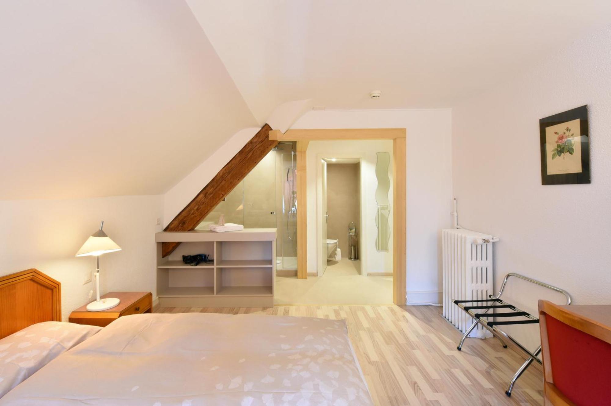 Hotel De L'Aigle Couvet Oda fotoğraf
