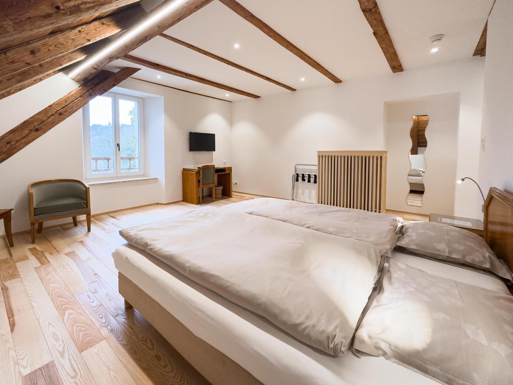 Hotel De L'Aigle Couvet Oda fotoğraf