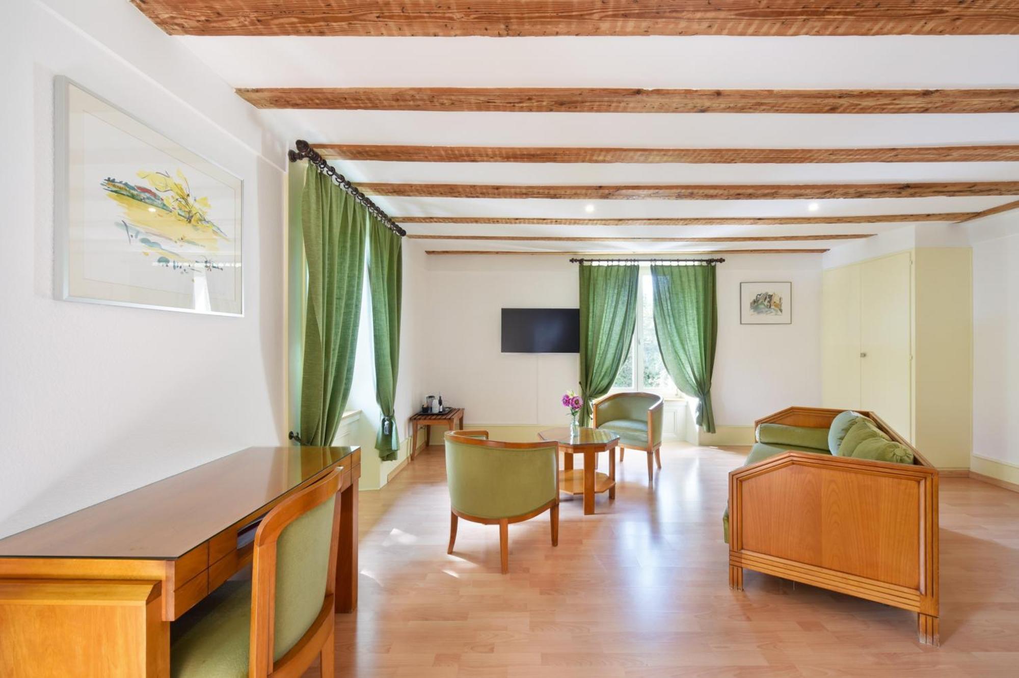 Hotel De L'Aigle Couvet Oda fotoğraf