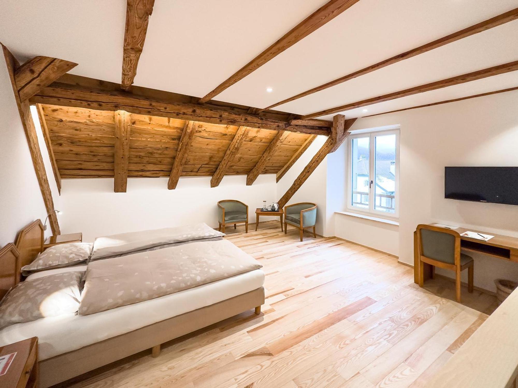 Hotel De L'Aigle Couvet Oda fotoğraf
