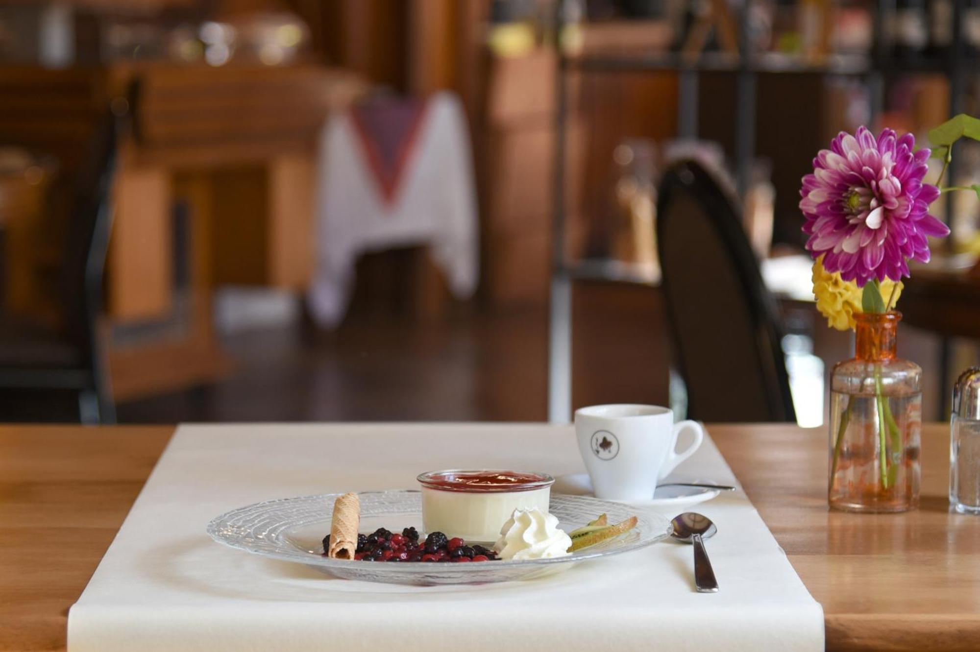 Hotel De L'Aigle Couvet Dış mekan fotoğraf