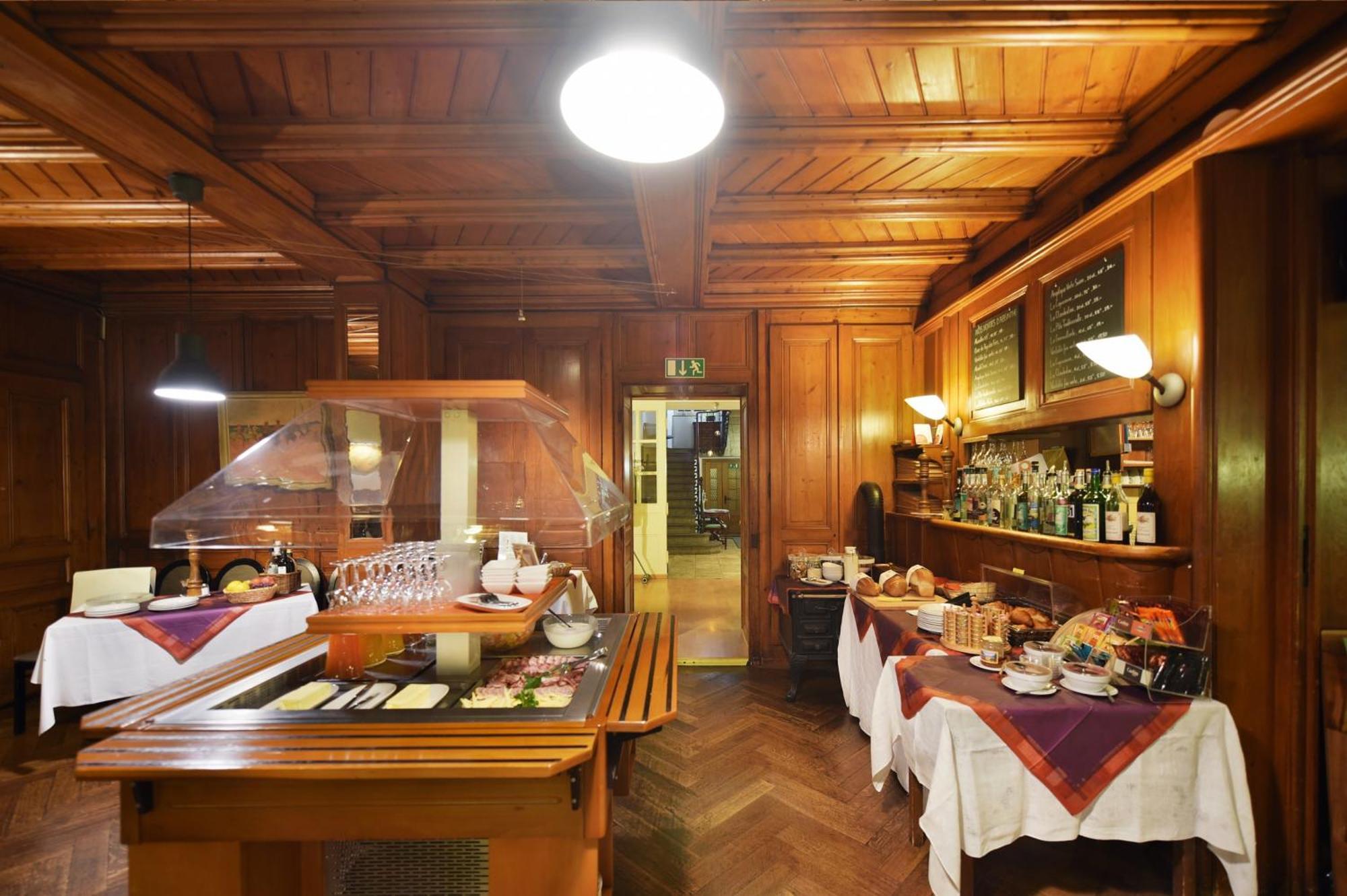 Hotel De L'Aigle Couvet Dış mekan fotoğraf