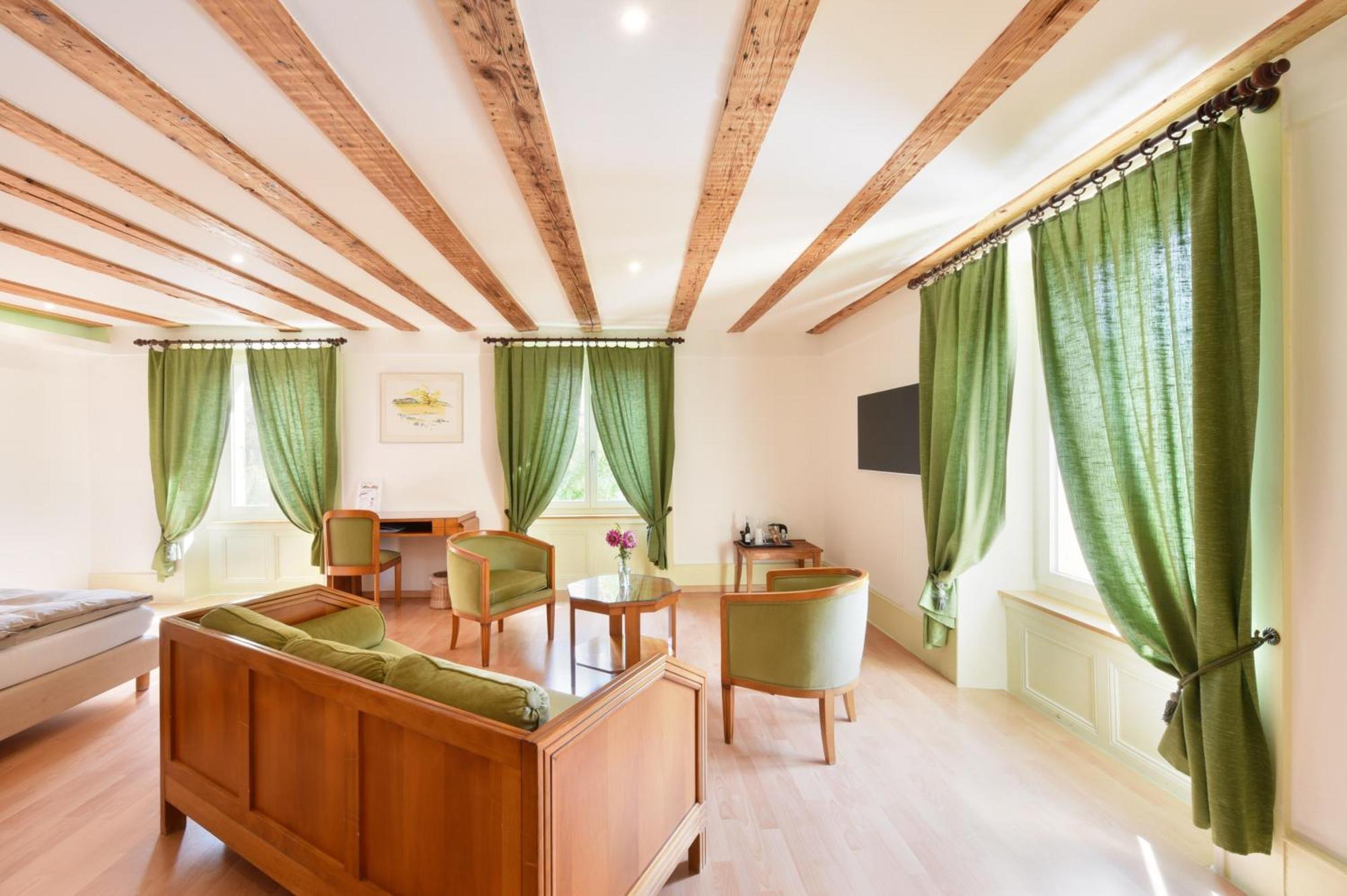 Hotel De L'Aigle Couvet Oda fotoğraf